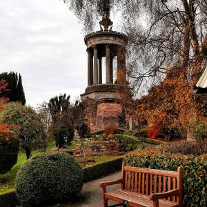 A picture of Burns monument in the monument gardens